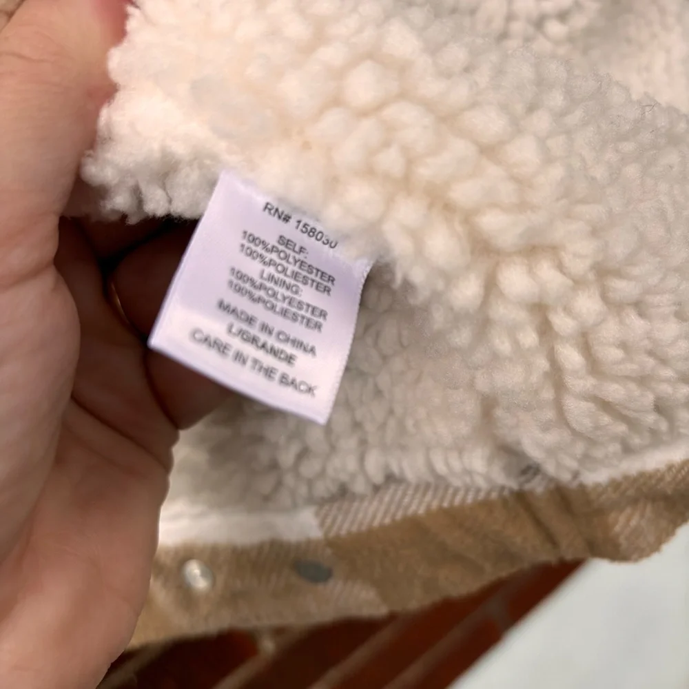 Love Tree tan and white Sherpa plaid jacket coat - Picture 4 of 8